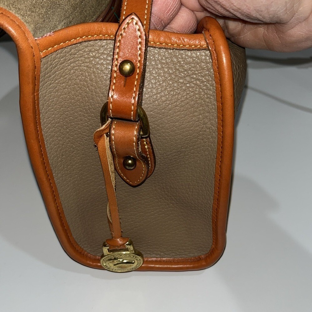 Dooney and Bourke Essex Tan And Brown‎ Leather Shoulder Bag Crossbody Classic - Picture 6 of 16